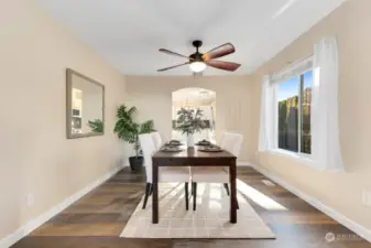 Dining room that is perfect for entertaining!