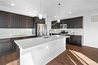 Expansive Quartz Countertops