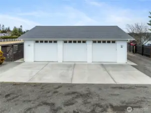 42 x 36 garage with plenty of power, heated, commercial concrete floor coating