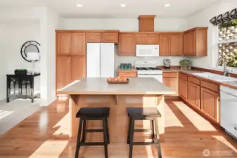 Enjoy ample cabinet space with pull-out drawers and slide-out shelving by ShelfGenie.
