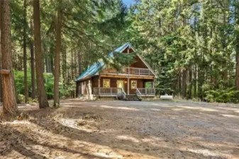 Nestled amongst towering evergreens, this cozy home will your PERFECT getaway from it all...come for the weekends or live full time on the sunny side of the mountains!