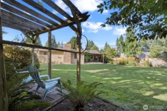 Intentional spaces around the yard allow for full enjoyment of the prvacy and beauty.