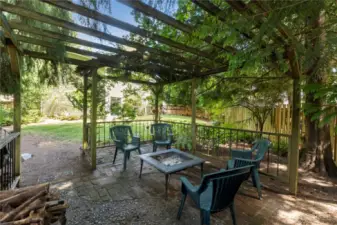 This area was given special attention from the Sellers when created, with the stone path and brick layed down.