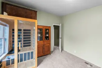 Extra finished room. Sauna can stay!