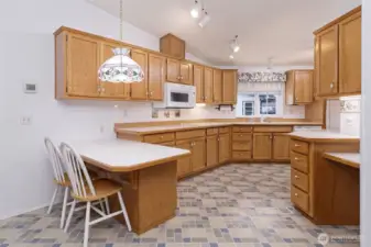 Bright, sunny kitchen!