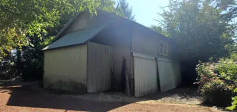 alt garage view