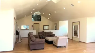 upstairs loft/dressing area