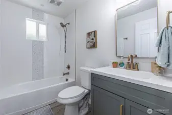 Full bath upstairs