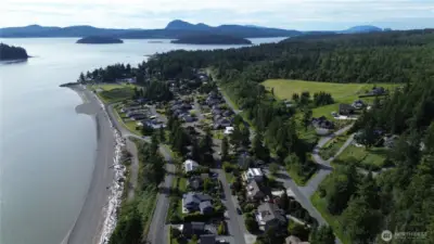 Snee Oosh Beach nearby