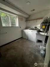 Utility rm with Commercial Washer