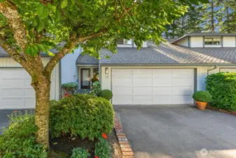 Lakewood Community townhome with 50 year presidential roof, custom front door and beautifully manicured grounds.