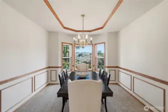 Lovely Formal Dining Room - Perfect for those big dinner parties