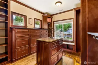 Primary suite closet