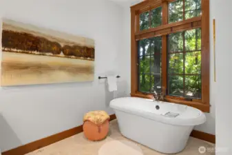 Primary bedroom bathroom