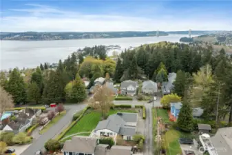 Sounds and Narrows views abound in this quaint neighborhood. Desirable U.P. schools, Chambers Bay Golf Course, Whole Foods, Trader Joe's and all the fantastic amenities University Place has to offer are at your door