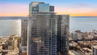 Centrally located within walking distance to Pike Market and the famous 835MM Seattle waterfront trail project