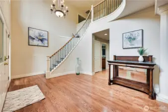 Curved staircase with wrought iron spindles