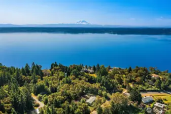 Great location above Gold Beach with the option to re-join the community club for $300/year with beach, clubhouse and pickleball court amenities.