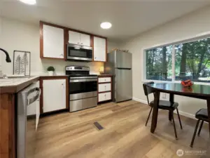 Kitchen with eating space will easily sit 4+