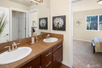 Jack and Jill Bath between additional bedrooms