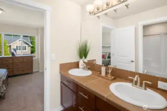 Jack and Jill Bath between additional bedrooms