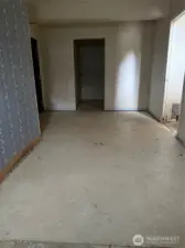 entry area  - lower area