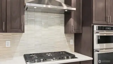 Gas cooktop - KitchenAid appliance package.