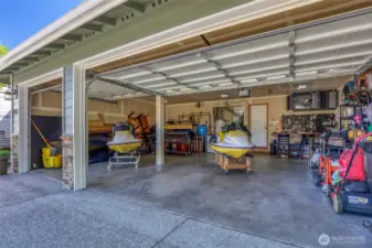 Oversized 3 car garage