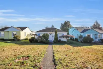 Classic 1942 bungalow in the heart of downtown Everett.