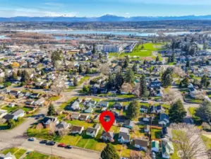 Location view with marker highlighting access to waterfront, shops, and major routes.