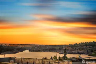 Western view of Gasworks Park & the Aurora bridge