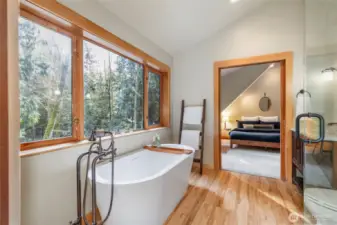 Soaking tub in primary bath