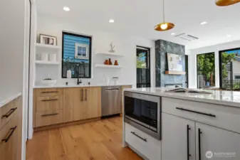 Plenty of Counter,Cabinet Space
