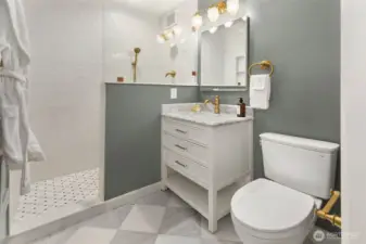 Bathroom elegantly remodeled in 2023