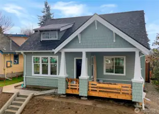 Welcome to 4510 Commons in the Proctor District. This new construction 3 unit plat includes a custom craftsman home & 2 luxury townhomes.