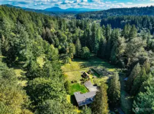 Nestled in the woods where privacy and peace are plentiful with quick access to Issaquah Hobart road.