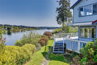VIEWS of the Port of Washington Narrows from nearly every room!