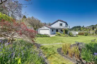 Looking for peace and solitude with a view? You've got enchanting gardens and restful spaces throughout this lovely property.
