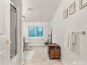 Upstairs full bathroom, across from the two upper level bedrooms.