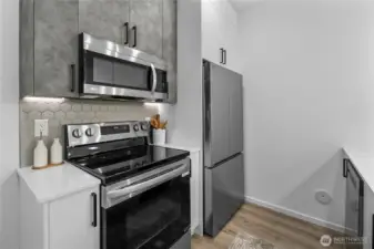 Photos are of model home 826B. Floorplan and finishes may vary