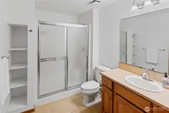 Lower level 3/4 bath.