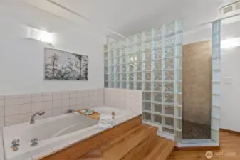 Huge jacuzzi tub, walk in closet, dual sinks.