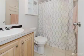 Main bathroom with bathtub/shower.