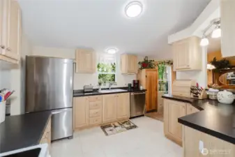 another kitchen view. Can you see the washer, dryer and door to the beautiful back deck? beyond the kitchen?