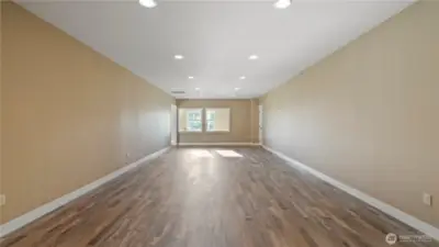 Bonus upper level space (    sf)