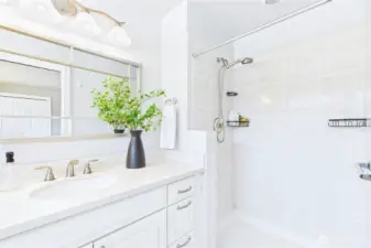 Primary bedroom bathroom