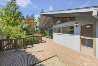 Spacious covered deck
