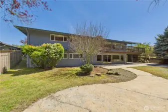 15k sqft lot