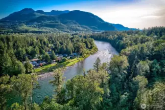 Cradled between Cascade peaks and old-growth forest, River House Retreat claims 75 feet of private waterfront along Big Bend’s legendary Cable Hole—a stretch of the Skykomish prized for steelhead fishing, swimming, and its ever-changing beauty. Just off scenic Highway 2, this half-acre haven offers a rare blend of serenity, community, and proximity to Seattle.