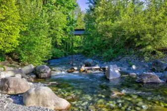 At Big Bend’s Park 1, Proctor Creek winds through trees and over smooth boulders before joining the Skykomish in a sparkling confluence. Kids wade, salmon spawn, and families gather here to soak in the sounds of water and wind. Just one of three private parks reserved for Big Bend residents, Park 1 is beloved for its natural serenity—balancing the recreation of Park 2 and the legendary fishing access of Fisherman’s Park.